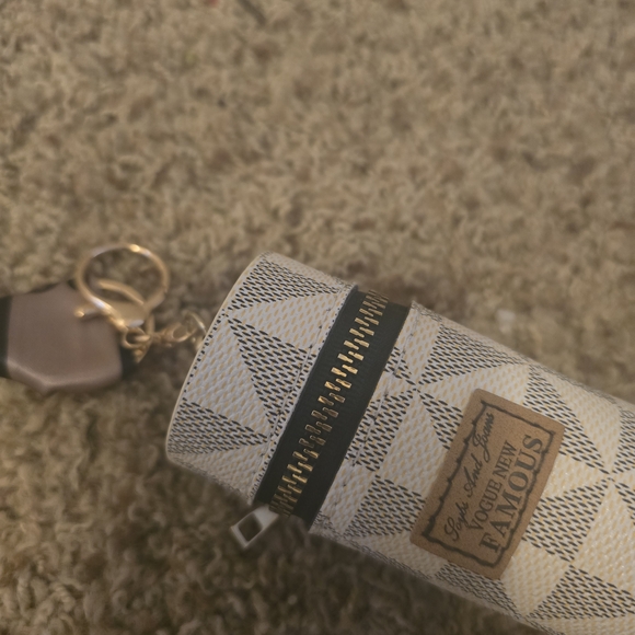 Checkered Keychain Holder with Scarf Accent - Picture 8 of 8